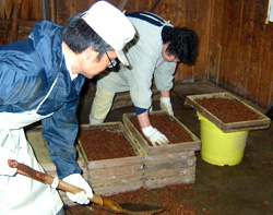 製造方法左に職人